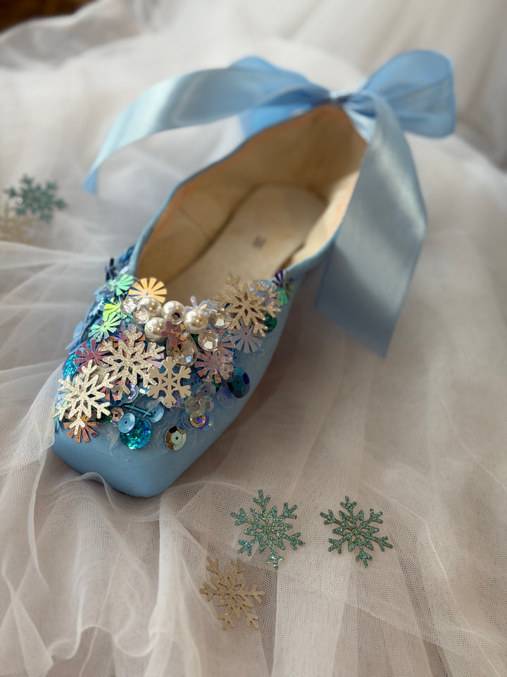 Frost &amp; Sparkle: Pointe Shoe &amp; Wand Decorating Workshop