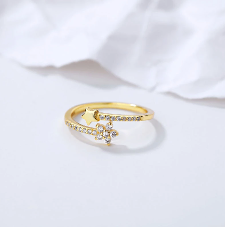 Resizable Gold Star Ring - The Stage Shop